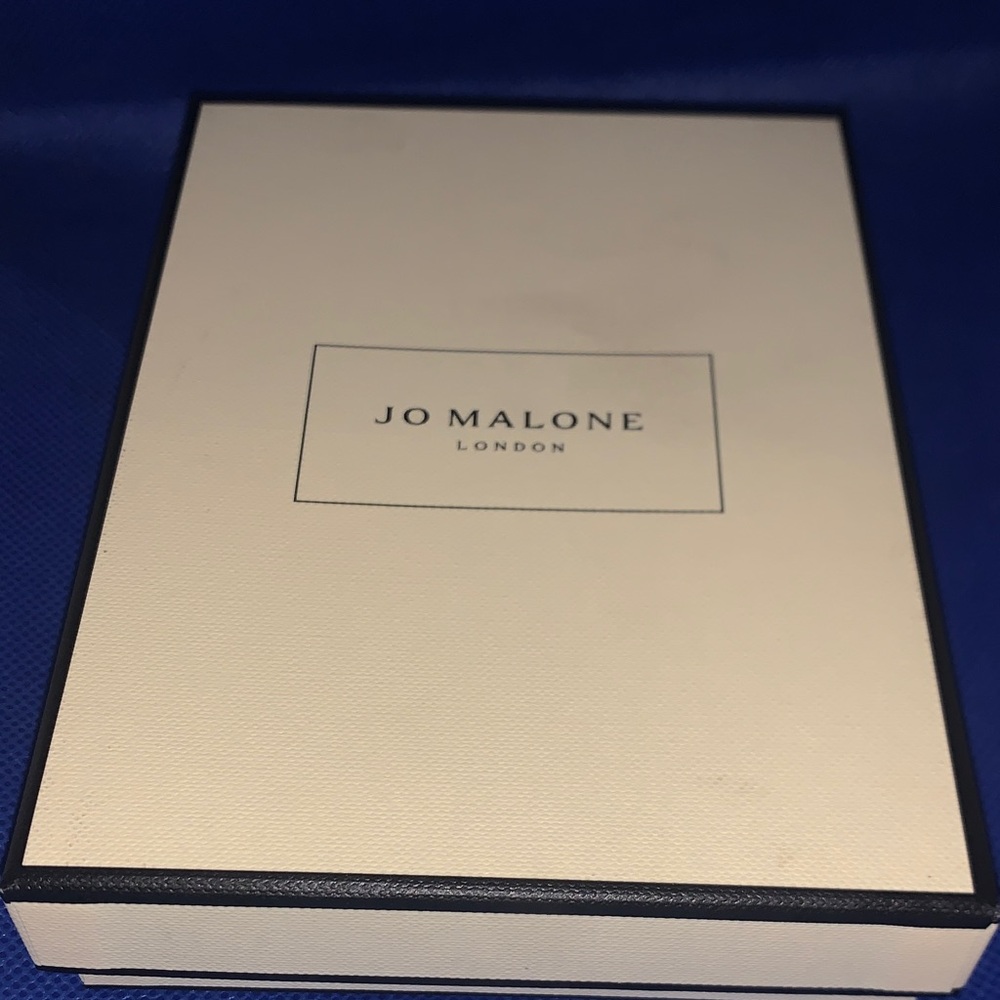 Jo Malone London Cream and Black Gift Set